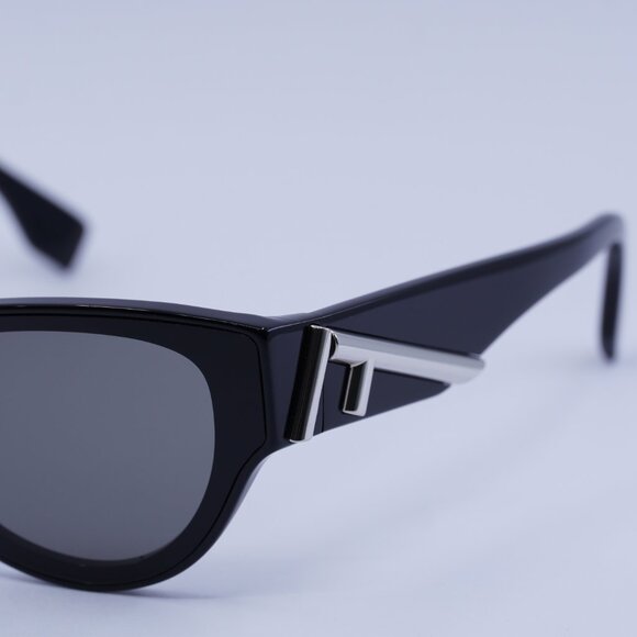 Fendi FE40135I 01A Sunglasses Shiny Black Cat Eye Frame, Smoke Lenses - Picture 11 of 12